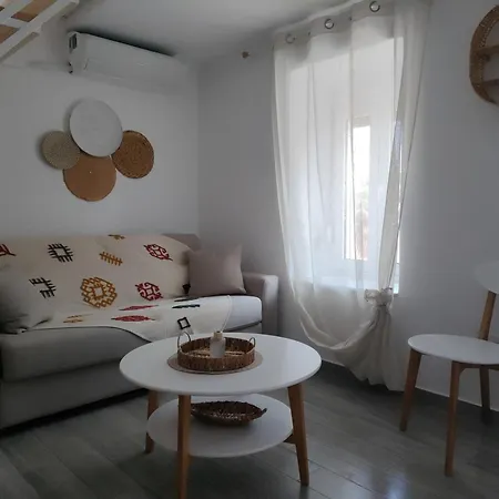 Trikeri Cottage *